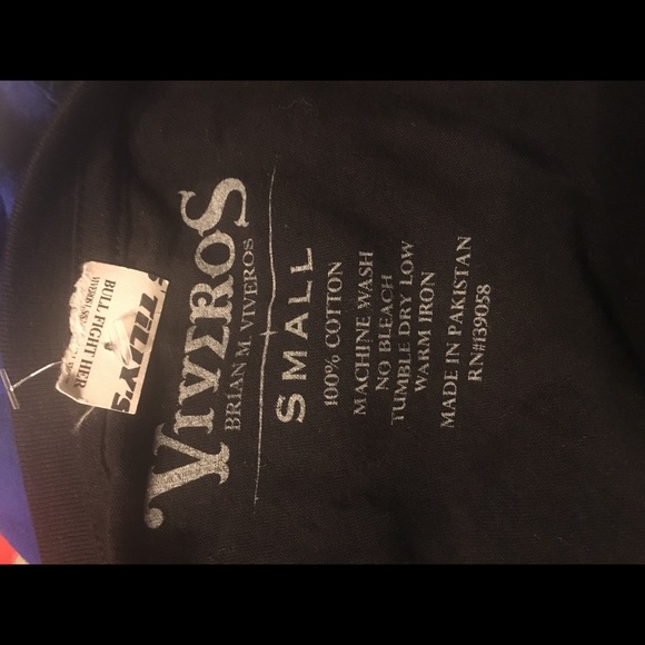 Gorgeous Tillys V-neck tee/ female bull fighter! - Picture 4 of 4